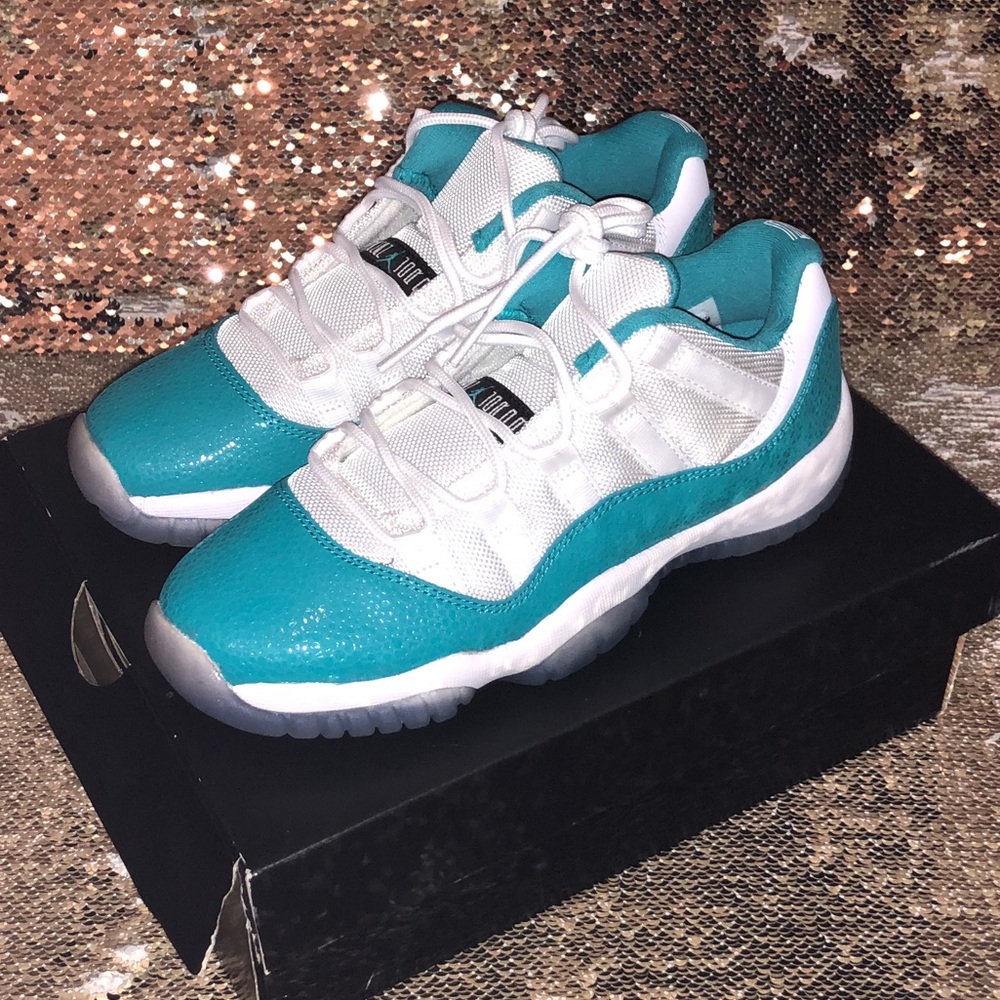 Jordan 11 Retro Low GG 4Y = Women’s 6